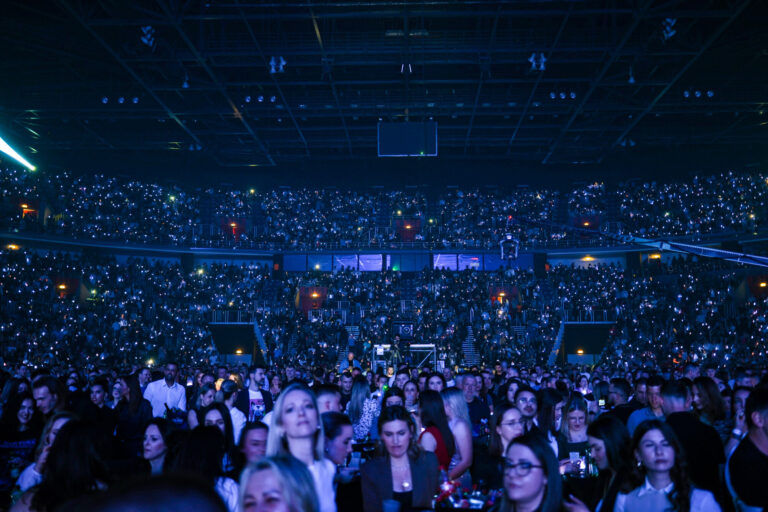 Lepa Brena Tour · 11