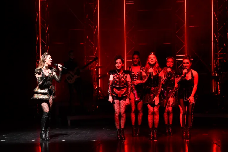 SIX The Musical · 6