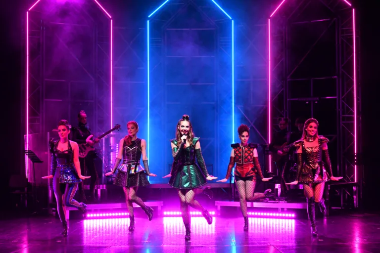 SIX The Musical · 9