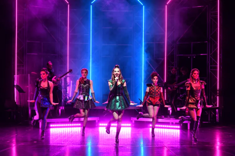 SIX The Musical · 10