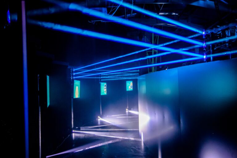Philip Morris Laser Maze · 3