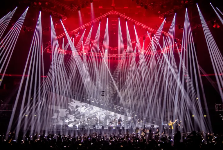 Prljavo Kazalište · 18
